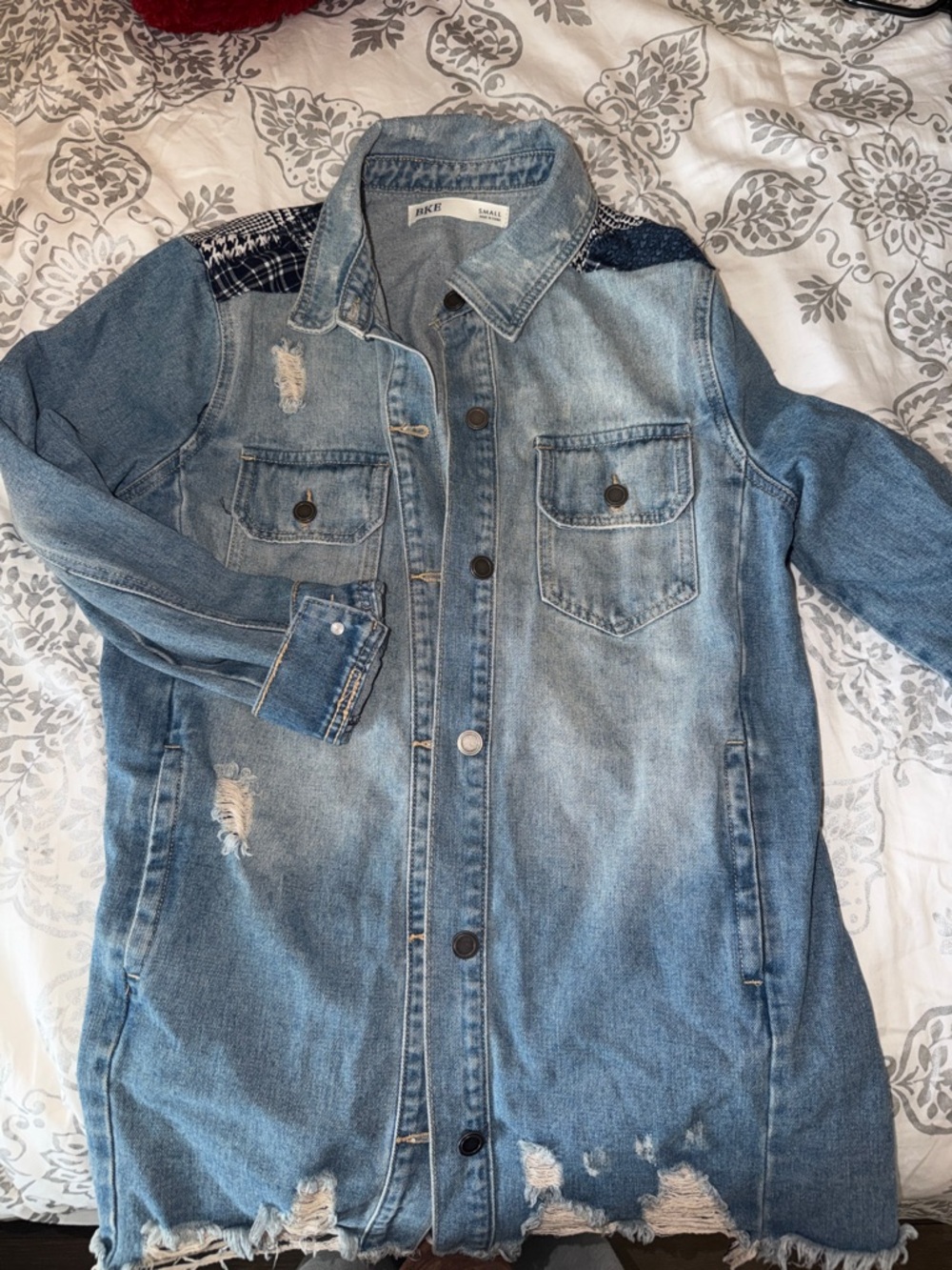 Long woman’s jean jacket with blue patches